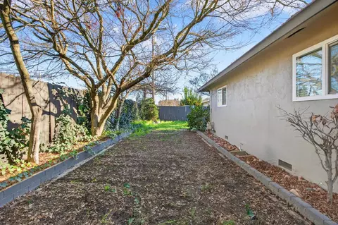 Exterior - 2337 Corbin Ln, Lodi, CA 95242 photo 9 of 11