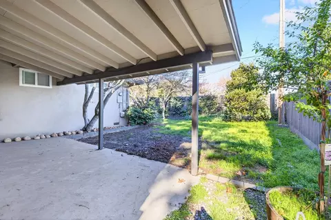 Exterior - 2337 Corbin Ln, Lodi, CA 95242 photo 4 of 11