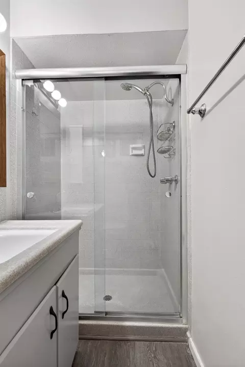 Bath - 2337 Corbin Ln, Lodi, CA 95242 photo 5 of 5