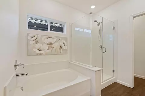 Bath - 1749 Botticelli Way, Lodi, CA 95242 photo 3 of 4