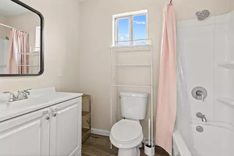 Bath - 1401 Tebbutt Ave, Modesto, CA 95350 photo 3 of 3
