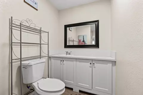 Bath - 1401 Tebbutt Ave, Modesto, CA 95350 photo 2 of 3