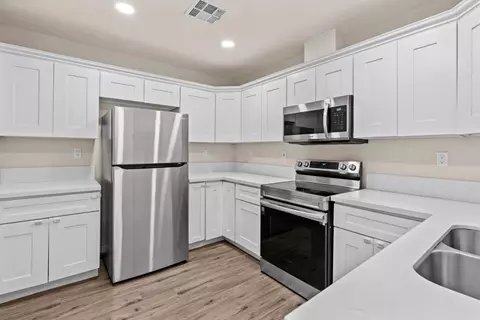 Kitchen - 1401 Tebbutt Ave, Modesto, CA 95350 photo 2 of 2