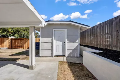 Exterior - 170 Yosemite Dr, Tracy, CA 95376 photo 6 of 7