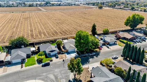 View/Area - 170 Yosemite Dr, Tracy, CA 95376 photo 4 of 5