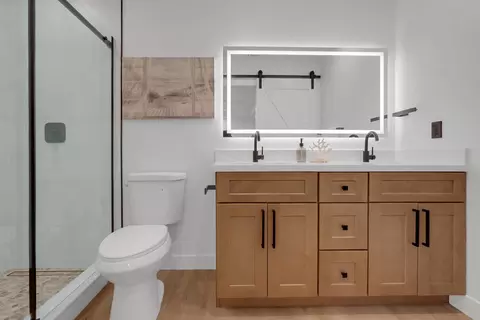 Bath - 170 Yosemite Dr, Tracy, CA 95376 photo 3 of 3