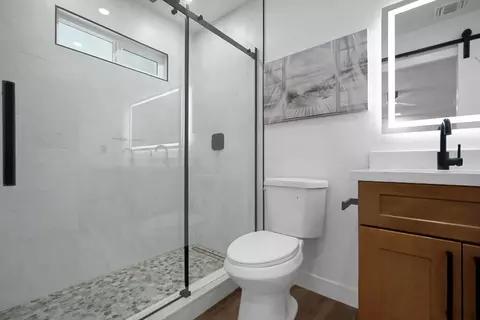 Bath - 170 Yosemite Dr, Tracy, CA 95376 photo 2 of 3