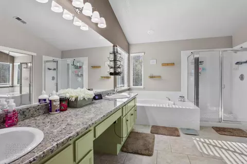 Bath - 2540 Sequoia St, Lodi, CA 95242 photo 2 of 4