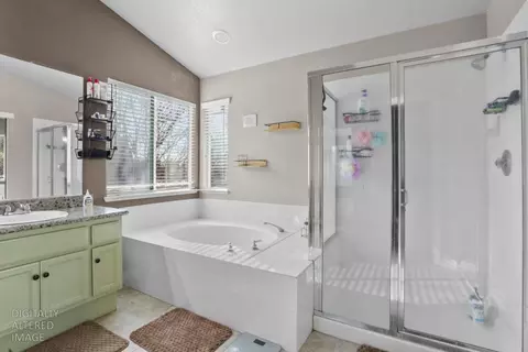 Bath - 2540 Sequoia St, Lodi, CA 95242 photo 3 of 4