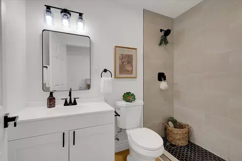 Bath - 8404 Miguel Way, Elverta, CA 95626 photo 1 of 3