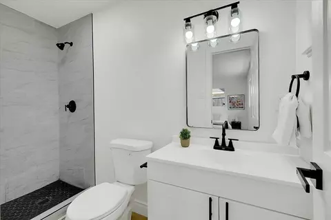 Bath - 8404 Miguel Way, Elverta, CA 95626 photo 3 of 3