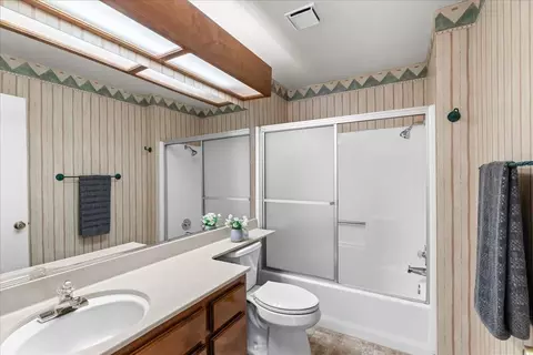 Bath - 3608 Blackstone Way, Modesto, CA 95356 photo 1 of 3