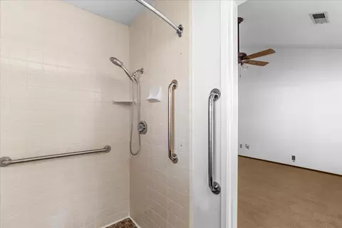 Bath - 3608 Blackstone Way, Modesto, CA 95356 photo 3 of 3