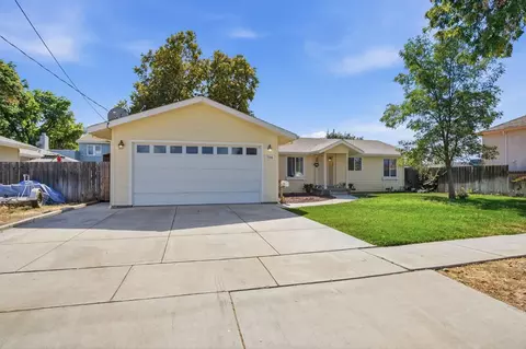 Exterior - 738 5th Ave, Gustine, CA 95322 photo 2 of 5