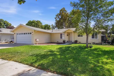 738 5th Ave, Gustine, CA 95322