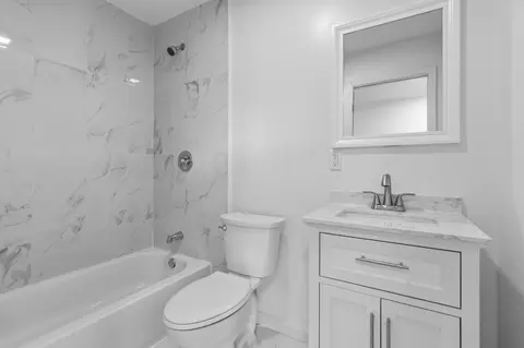 Bath - 1936 16th St, Olivehurst, CA 95961 photo 2 of 2