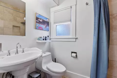 Bath - 415 Sycamore Ave, Modesto, CA 95354 photo 2 of 2