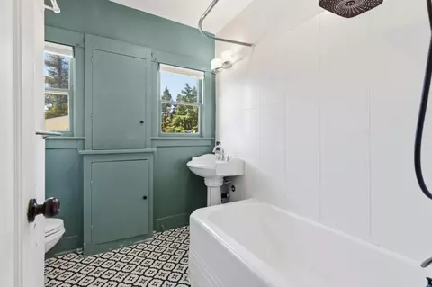 Bath - 415 Sycamore Ave, Modesto, CA 95354 photo 1 of 2