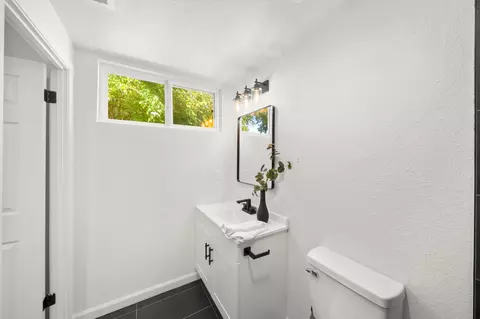 Bath - 8917 Aksarben Dr, Orangevale, CA 95662 photo 2 of 4