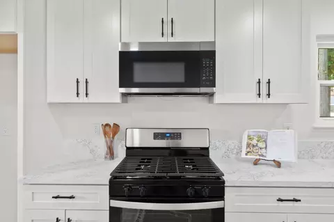 Kitchen - 8917 Aksarben Dr, Orangevale, CA 95662 photo 2 of 3