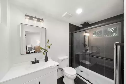 Bath - 8917 Aksarben Dr, Orangevale, CA 95662 photo 1 of 4