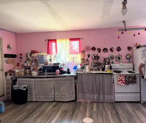 Kitchen - 904 Riverside, Chowchilla, CA 93610 photo 1 of 3