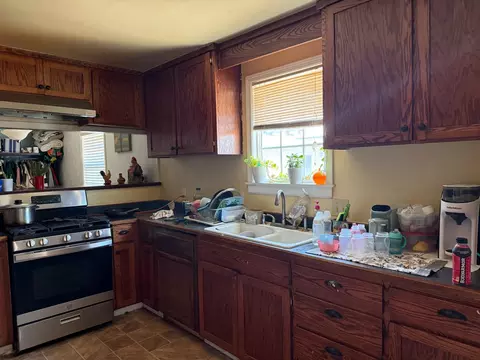 Kitchen - 904 Riverside, Chowchilla, CA 93610 photo 2 of 3