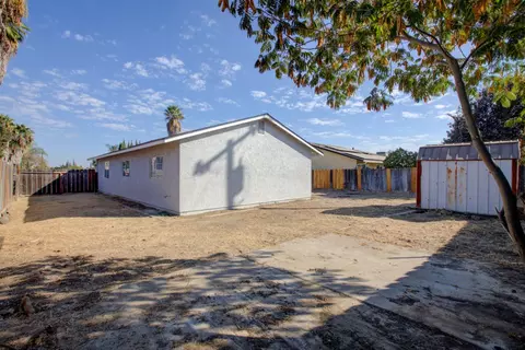 Exterior - 2425 Apache St, Merced, CA 95348 photo 6 of 7