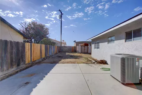 Exterior - 2425 Apache St, Merced, CA 95348 photo 5 of 7