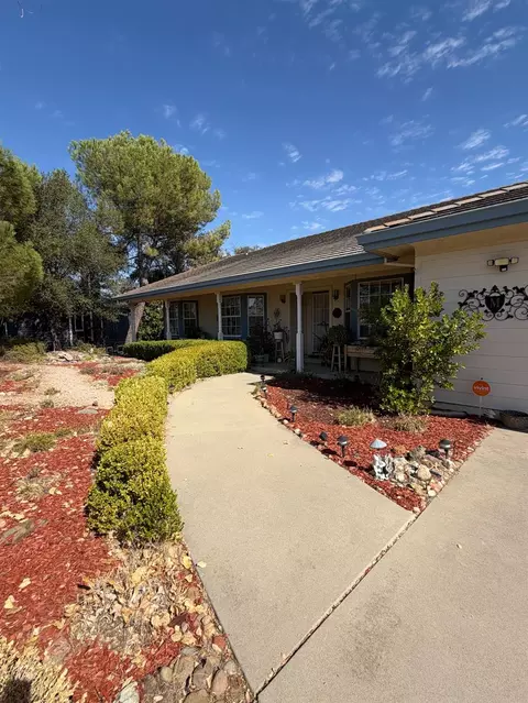 401 Oakridge Ct, Valley Springs, CA 95252