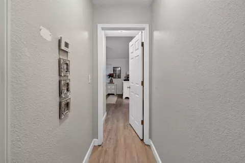 Entry Way - 1975 Gettysburg Ave, Merced, CA 95340 photo 3 of 4