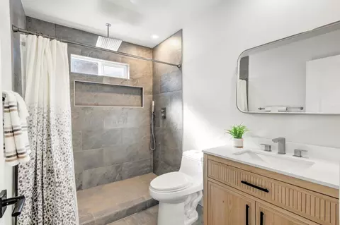 Bath - 114 Guaymas Pl, Davis, CA 95616 photo 2 of 3