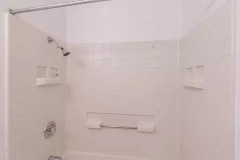 Bath - 2471 Almaden Ct, Stockton, CA 95206 photo 1 of 4