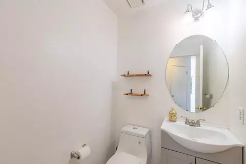 Bath - 2471 Almaden Ct, Stockton, CA 95206 photo 4 of 4