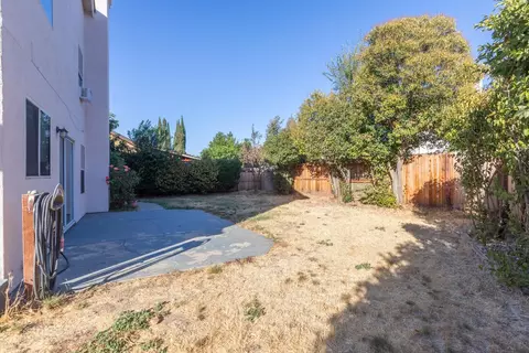 Exterior - 2471 Almaden Ct, Stockton, CA 95206 photo 10 of 11