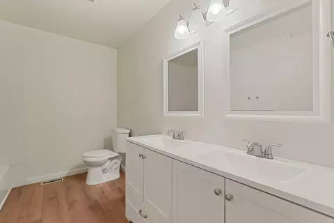 Bath - 55 N Allen Dr, Lodi, CA 95242 photo 2 of 3