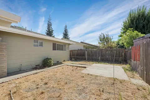 Exterior - 55 N Allen Dr, Lodi, CA 95242 photo 5 of 12