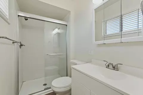 Bath - 55 N Allen Dr, Lodi, CA 95242 photo 1 of 3