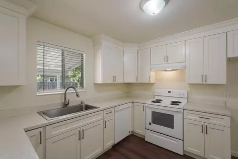 Kitchen - 55 N Allen Dr, Lodi, CA 95242 photo 4 of 4