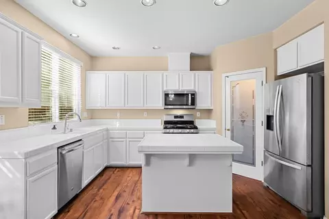 Kitchen - 1078 Atherton Dr, Tracy, CA 95304 photo 2 of 6