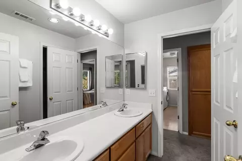 Bath - 1078 Atherton Dr, Tracy, CA 95304 photo 5 of 5