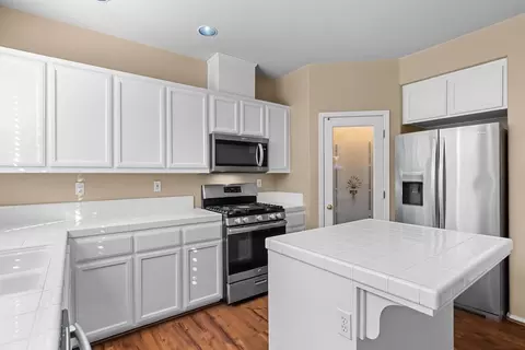 Kitchen - 1078 Atherton Dr, Tracy, CA 95304 photo 4 of 6