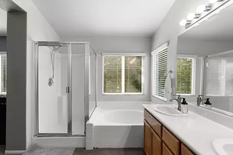 Bath - 1078 Atherton Dr, Tracy, CA 95304 photo 2 of 5