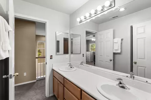 Bath - 1078 Atherton Dr, Tracy, CA 95304 photo 4 of 5