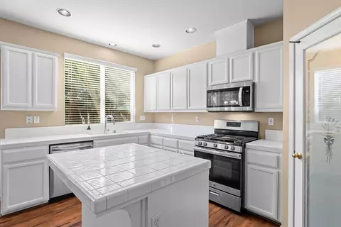 Kitchen - 1078 Atherton Dr, Tracy, CA 95304 photo 3 of 6