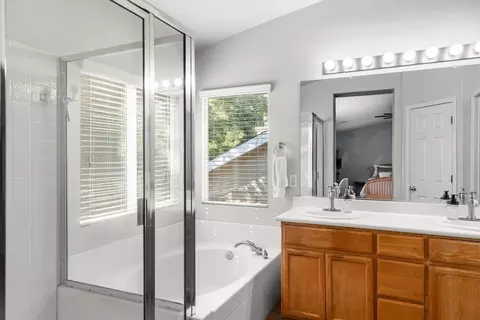 Bath - 1078 Atherton Dr, Tracy, CA 95304 photo 3 of 5