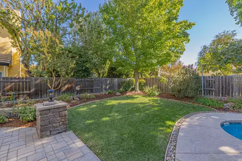 Exterior - 2118 Saratoga Pl, Davis, CA 95616 photo 9 of 11