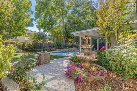 Exterior - 2118 Saratoga Pl, Davis, CA 95616 photo 6 of 11