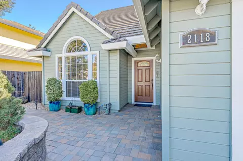 Exterior - 2118 Saratoga Pl, Davis, CA 95616 photo 2 of 11