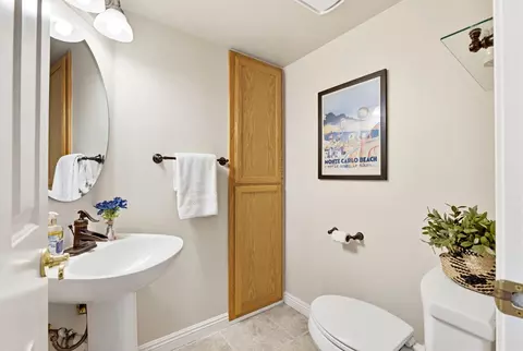 Bath - 2118 Saratoga Pl, Davis, CA 95616 photo 1 of 4